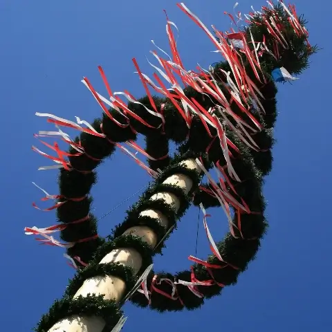 Beltane - een traditionele meiboom 