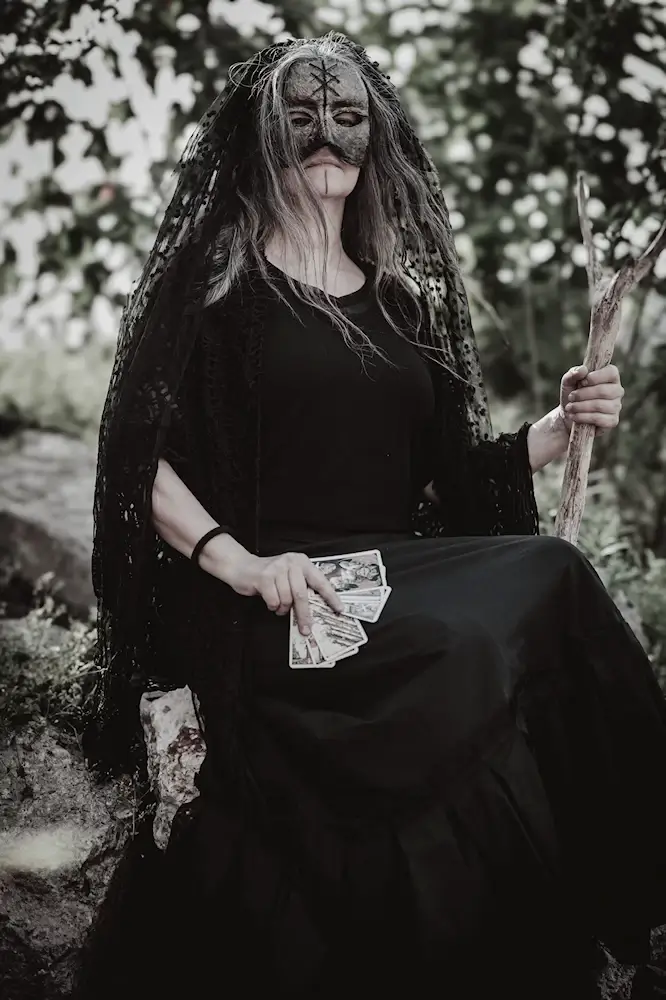 Heggemoeder, wijze vrouw en tarotlezeres